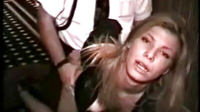 Блондинка с големи български порно филми гърди играе с големи цици и обръсната путка