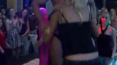 Гореща българско порн блондинка откъсва дрехите си, за да може да се чука