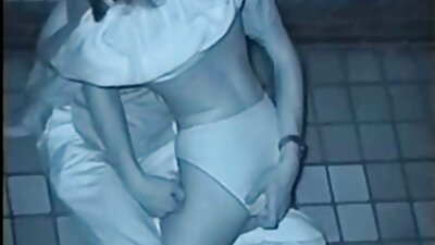 Брюнетка, българско домашно порно която обича петел, прави секси секс с мъж