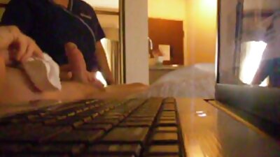 Кльощава маце се приковава отзад, докато е български порно клипове заснето отблизо