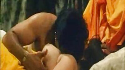 Две джинджифилови дами споделят един дебел хуй на българско аматьорско порно дивана